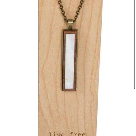 NEVER WORN Mother of Pearl Narrow Necklace - Picture 1 of 4